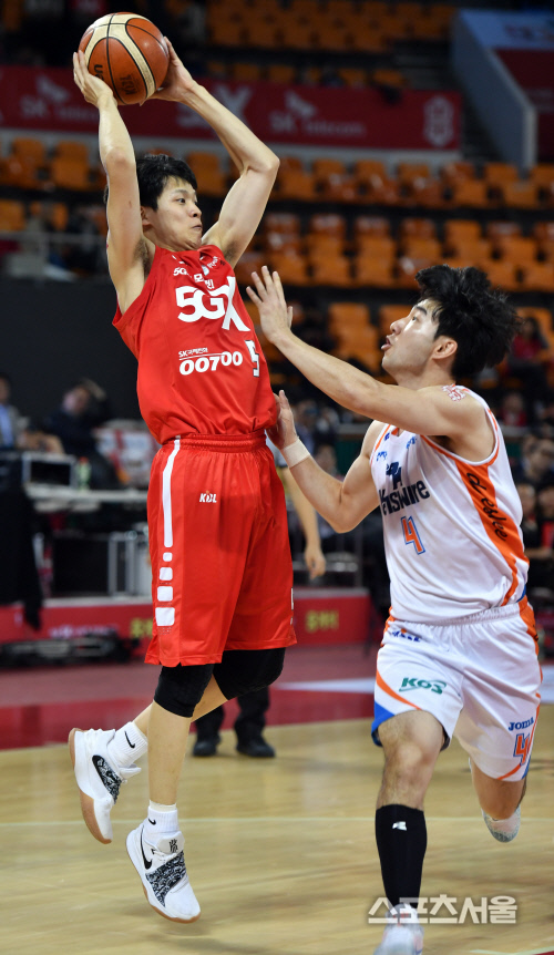 볼줄곳 찾는 김선형[포토]