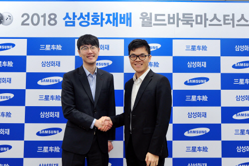 안국현 8단(왼쪽)-커제 9단