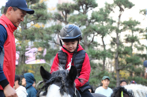 [경마]‘말타는 아파트 놀이터’...내년 확대 운영한다