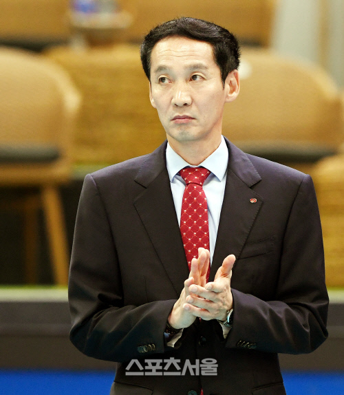 [포토] 한국전력 김철수 감독, 고민이 많지만...