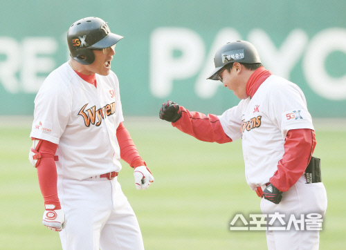 [포토] SK 박정권, \'가을 정권\'의 포효!