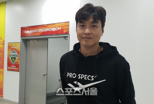 필드플레이어 최다 출전 이동국 "선수 생활에 너무 얽매이지 않았다"[일문일답]