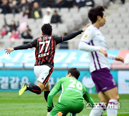 [포토] FC서울 윤주태, 전반 선제골의 기쁨!