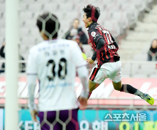 [포토] FC서울 윤주태, 너무 기뻐서...폴짝~!