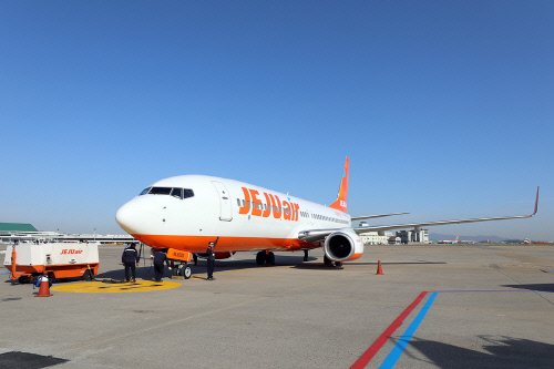 1. 제주항공 33호기