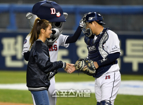 KS 6차전. 혜리...오늘 시구 어땠나요? [포토]