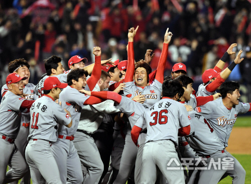 'AGAIN 2010' 김광현, 다시 한 번 우승 마침표 찍다