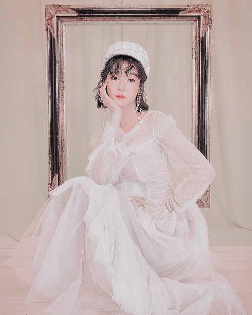 티파니 영, 순백의 드레스 자태 '우아+발랄'[★SNS]