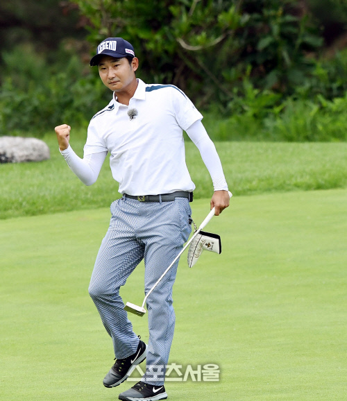 [인터뷰]이천수 "골프 원리, 프리킥 찰 때와 아주 비슷하더라"