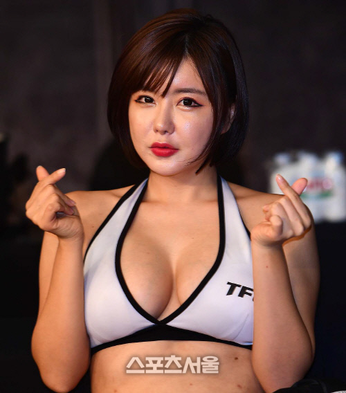 가슴둘레가 1m에 육박하는 류지혜, 글래머러스한 TFC걸이죠~[포토]