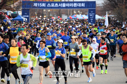 제15회 스포츠서울 마라톤대회, 하프 출발합니다!  [포토]