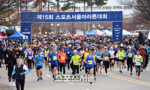 제15회 스포츠서울 마라톤대회, 하프 출발합니다!  [포토]