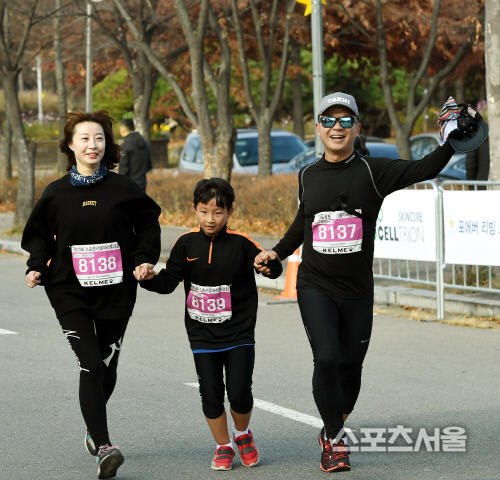 [포토] 스포츠서울 마라톤대회, 패밀리런 결승점을 향해~