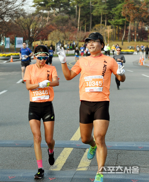 [포토] 스포츠서울 마라톤대회, 커플런 2위로 피니시!