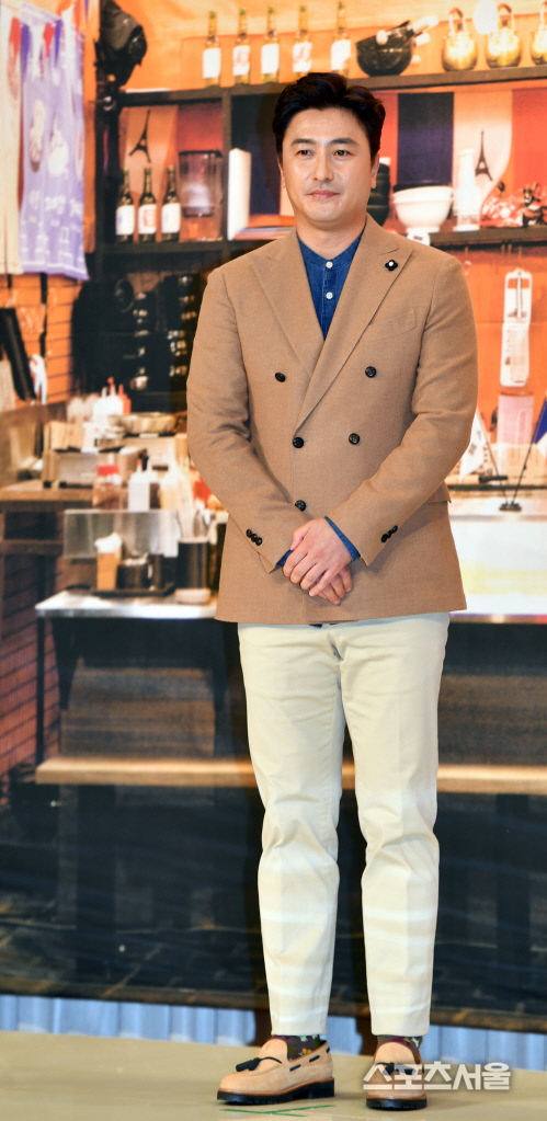 [포토]'국경없는 포차' 안정환 "미역라면 잘 끓인다고"