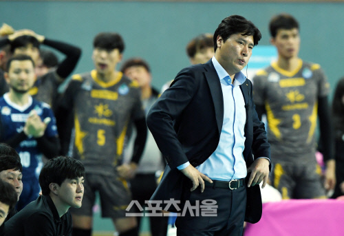 [포토] KB손보 권순찬 감독, 그저 한숨만...