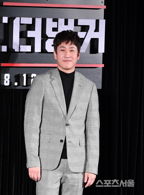 [포토] 이선균, 더 벙커로...인사드립니다~