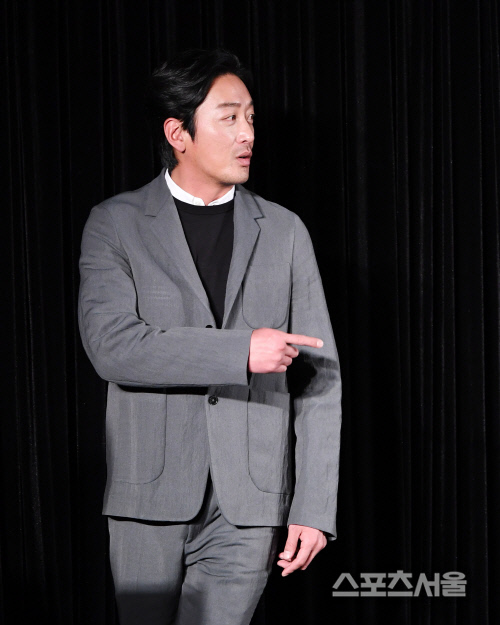 [포토] 하정우, 캡틴 하의 포토타임~