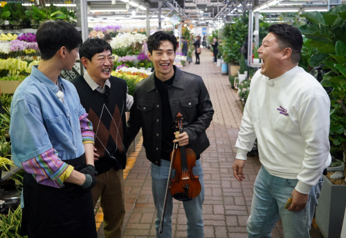 '한끼줍쇼' 헨리 "데뷔 후 이성과 한 번도 교제한 적 없어"