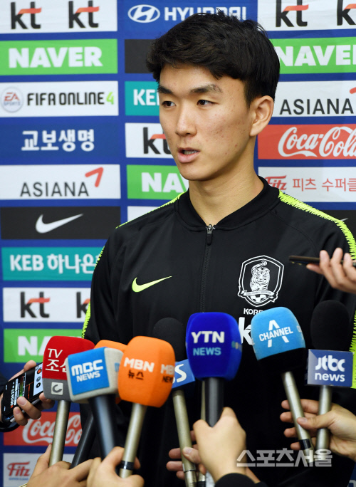 [포토] 황인범, 평가전 마치고 돌아왔습니다~