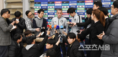 [포토] 벤투 감독, 평가전 잘 마치고 돌아왔습니다!