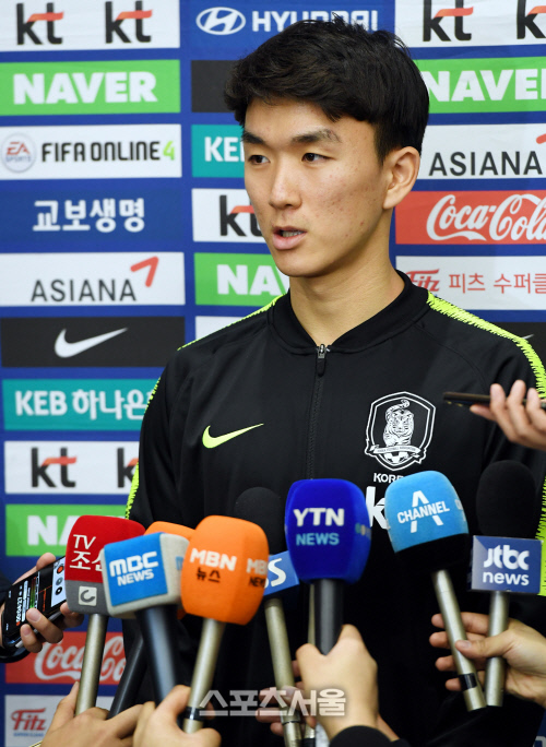 [포토] 황인범, 평가전 마치고 돌아왔습니다~