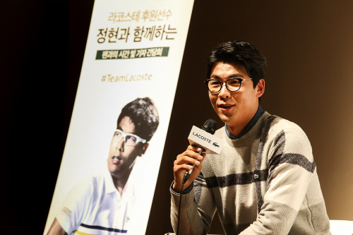 정현 팬들의 질문에 대답하는 정현