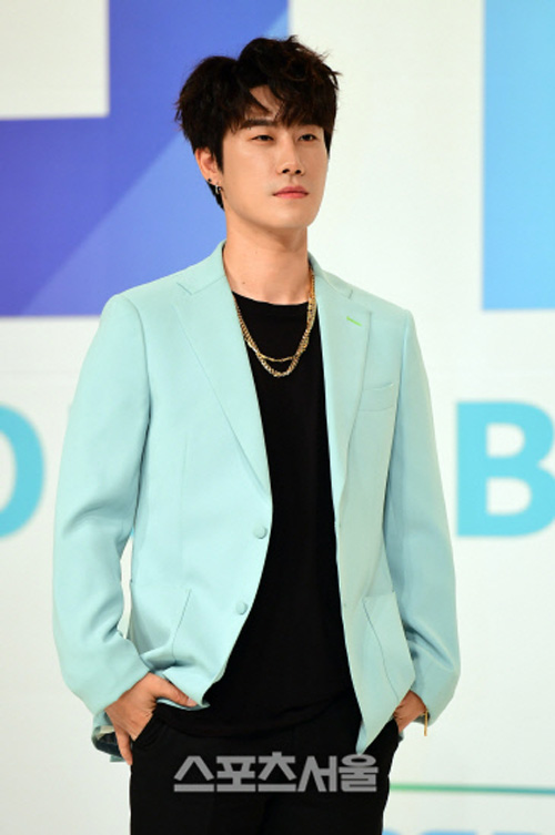 산이, '페미니스트'·'6.9cm' 논란 직접 해명 "소신 있는 래퍼 될 것"