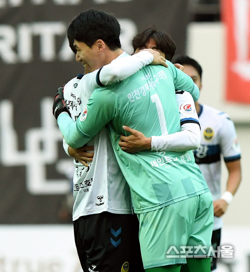 [포토] 인천 정산 골키퍼, 잔류 희망 살린...선방쇼!