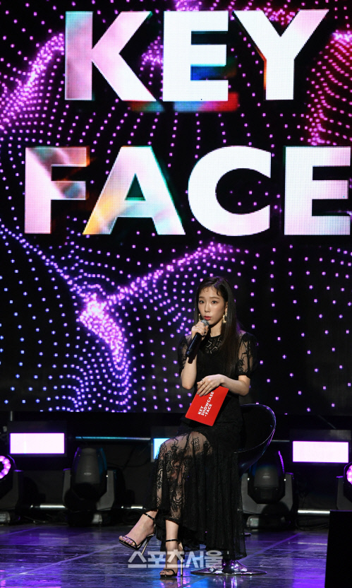 태연, 아끼는 후배 샤이니 키의 사회! [포토]