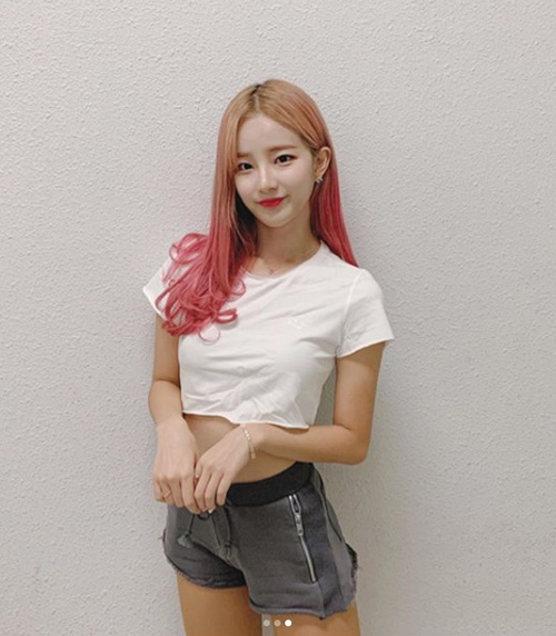 치어리더 김진아, 완벽한 '핫팬츠+크롭티' 자태