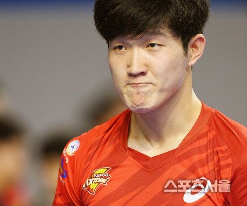 [포토] 한국전력 안우재, 앙다문...입술!