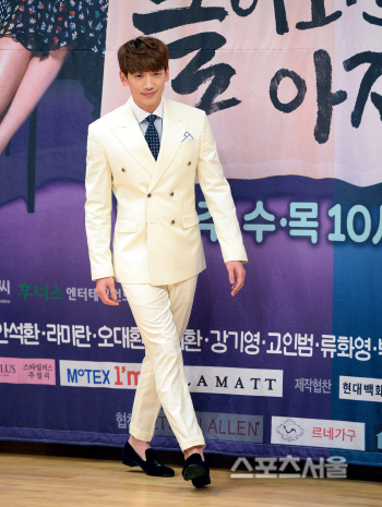 '부모 채무 논란' 비의 정면돌파 "가족 명예훼손 책임 묻고, 확인된 채무는 변제"