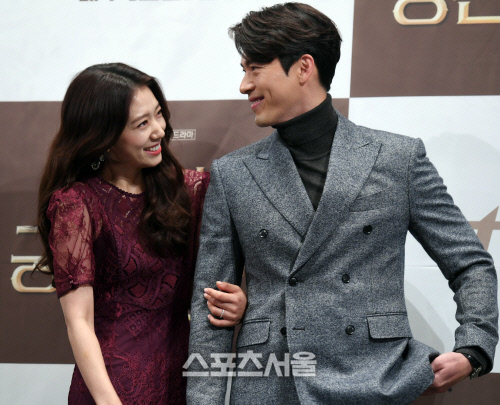 [포토] 현빈-박신혜 '달콤한 눈빛 교환'