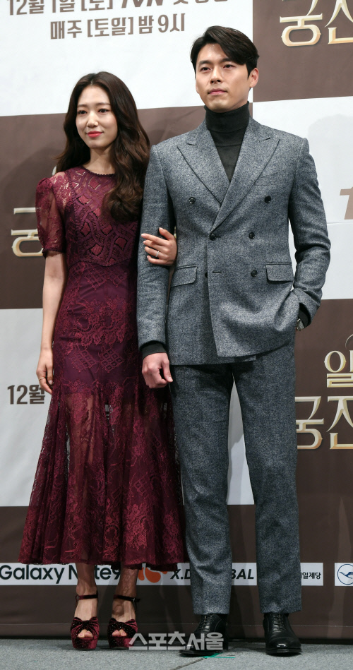 [포토] 박신혜, 현빈 팔짱 끼고 다정한 포즈