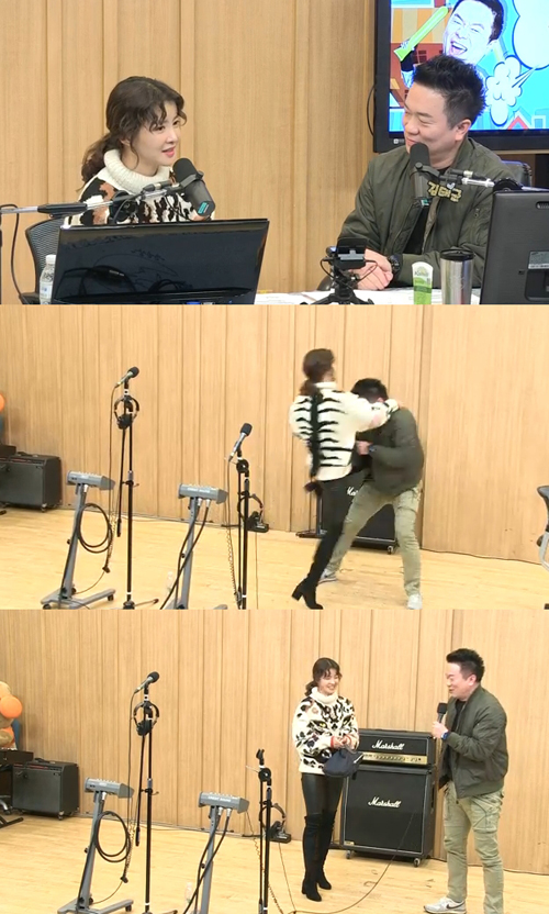 '컬투쇼' 이시영, 스튜디오서 액션신 선보여...김태균 움찔