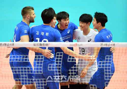 정광인, 서브로 득점 했어요 [포토]