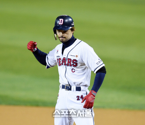 오재원 "베테랑이요? 아직 재롱둥이예요"