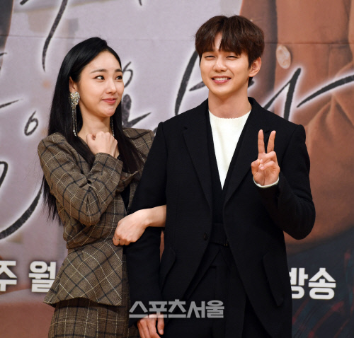 [포토] 박아인, 유승호에 애정 듬뿍 담긴 눈빛