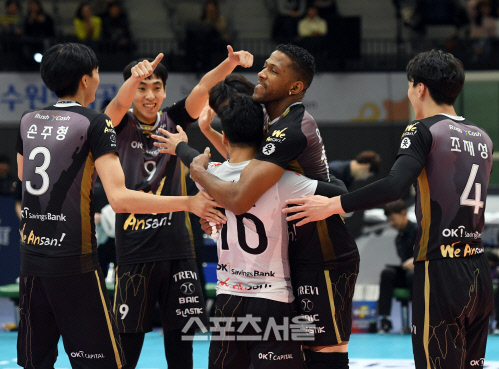 [포토] OK저축은행, 한국전력 상대로 3-0 완승