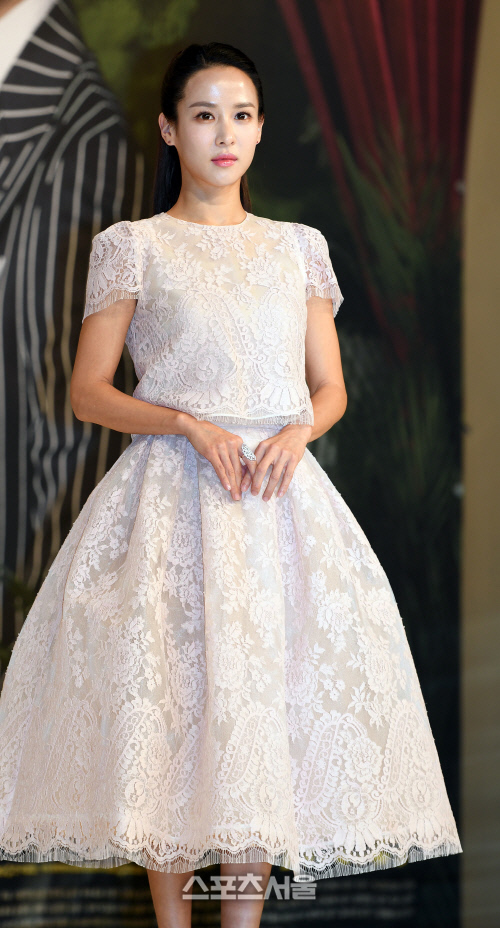 '父 채무 논란' 조여정, 피해자 만나 직접 사과·위로금도 전달