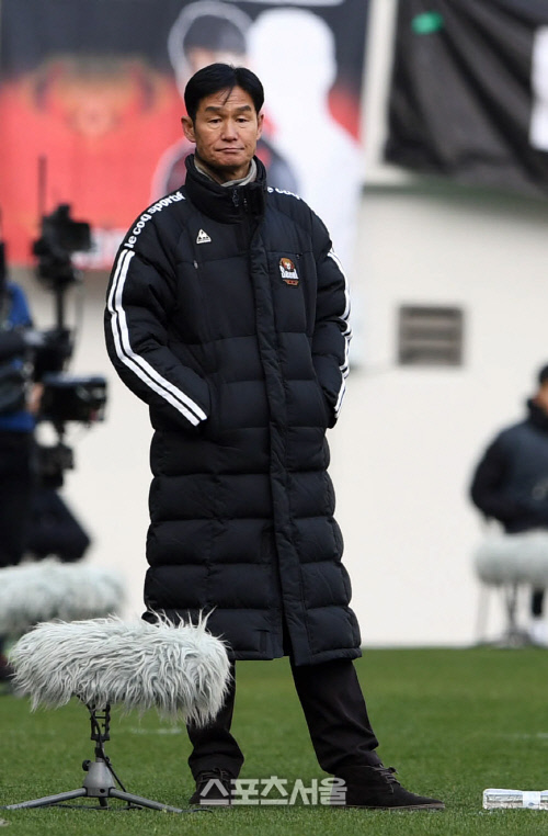 FC 서울 최용수 감독...승리로 마침표 [포토]