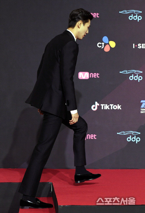 [포토] 지수, 남자는 역시... 수트!