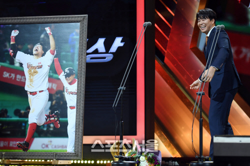 [포토] \'골든포토\' 한동민, 함박웃음