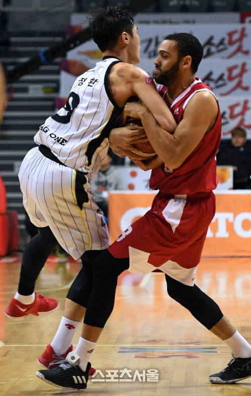 안정환, 시거스...공의 향방은? [포토]