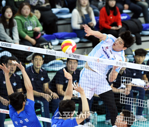 [포토] 대한항공 정지석, 벼락처럼 내리치는...강타!