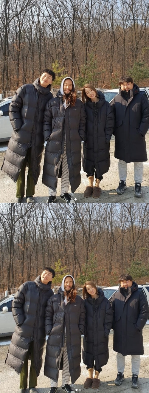 임지연, '타짜3' 촬영 현장 공개…머리+수염 기른 류승범 '눈길'