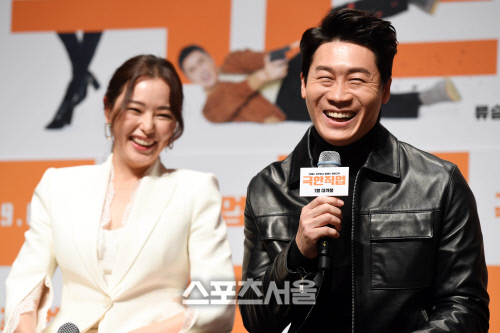 [포토] 진선규-이하늬 '제작보고회장도 코믹 웃음 가득'