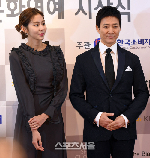 2018문화연예 시상식...올해의 배우 최수종,유이 [포토]