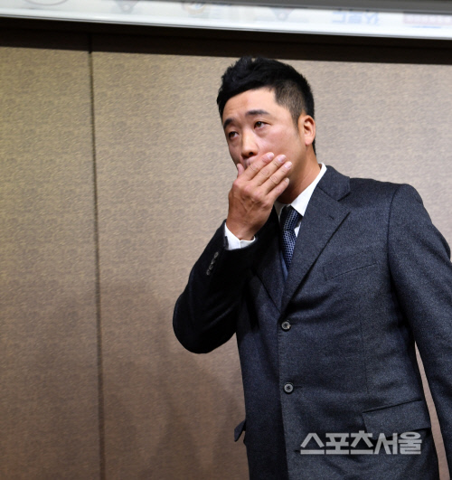 기자회견 마친 이택근[포토]